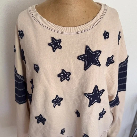 Pilcro sz M Cream Textured cotton Top appliqué star details in navy arm bands - Picture 2 of 8